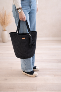 Torba pleciona ze sznurka bawełnianego z chwostem, czarna, rękodzieło