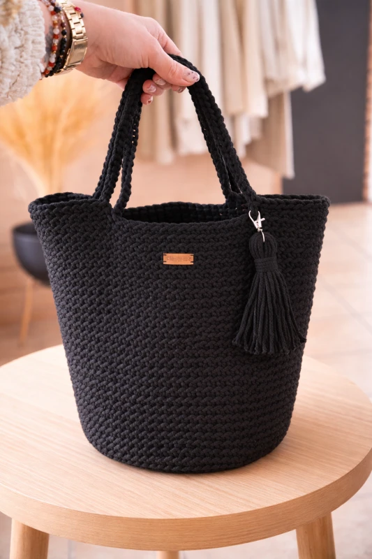 Torba pleciona ze sznurka bawełnianego z chwostem, czarna, rękodzieło