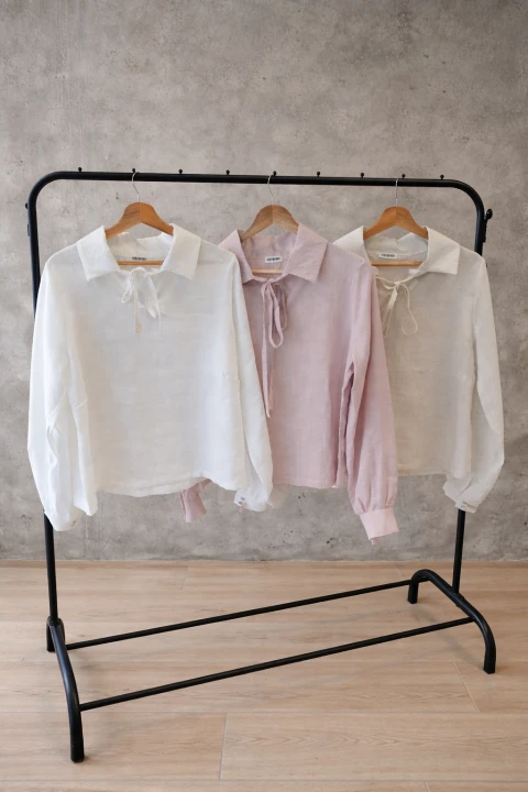 Bluzka lniana damska z kołnierzykiem i wiązaniem S/M - 100% len biała