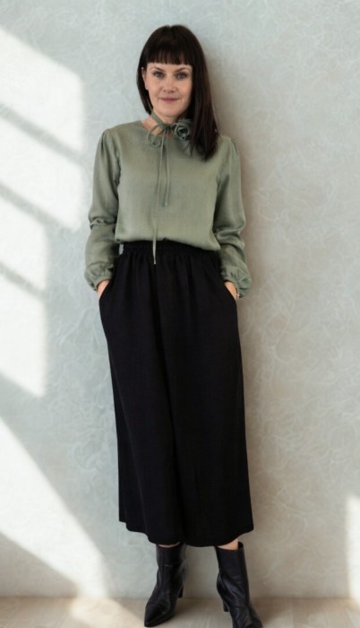 Bluzka koszulowa damska, zieleń awokado LEN 100% - z chokerem w kształcie RÓŻY