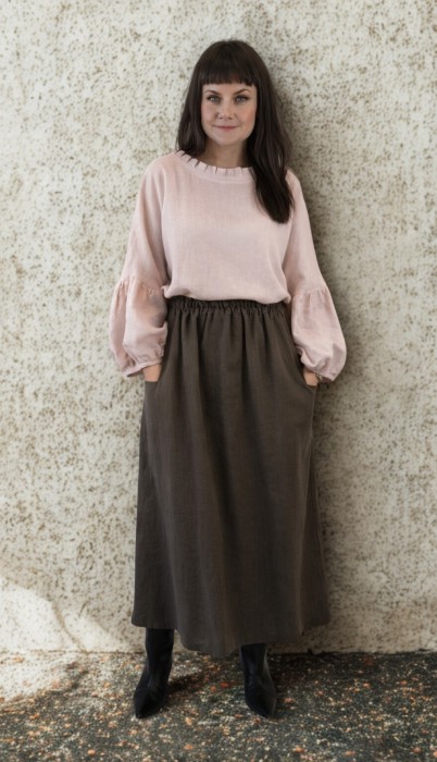 Spódnica z rozcięciem z przodu i kieszeniami, brązowa LEN 100% - rozmiar uniwersalny