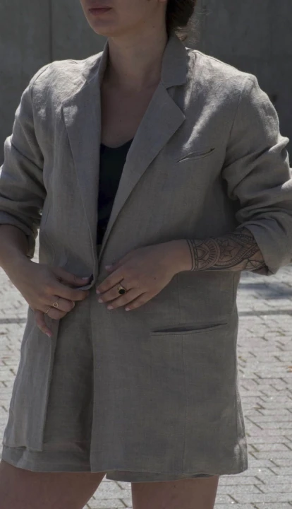 Lniany Garnitur Damski - MARYNARKA + SPODENKI, naturalny