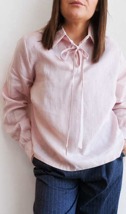 Bluzka lniana damska z kołnierzykiem i wiązaniem, 100% len różowa