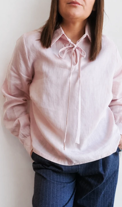 Bluzka lniana damska z kołnierzykiem i wiązaniem, 100% len różowa