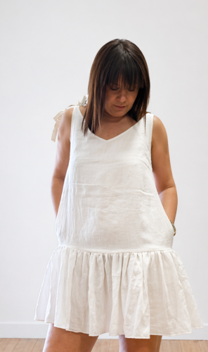 Lniana Sukienka na wiązanych ramiączkach, Z FALBANAMI - biała