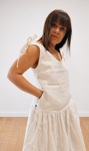 Lniana Sukienka na wiązanych ramiączkach, Z FALBANAMI - biała