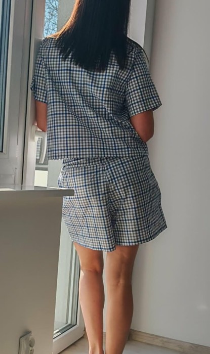 Piżama damska z tkaniny lniano-bawełnianej w kratkę biało-niebieska