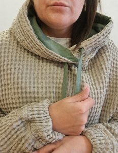 BLUZA lniano-bawełniana Z KAPTUREM, szara z zielonym kapturem UNISEX
