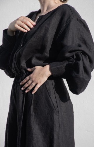 Lniana koszula damska - SZEROKIE MANKIETY ozdobne, czarna