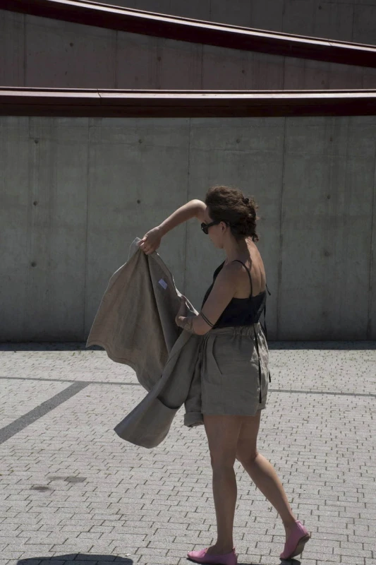 Lniany Garnitur Damski - MARYNARKA + SPODENKI, naturalny